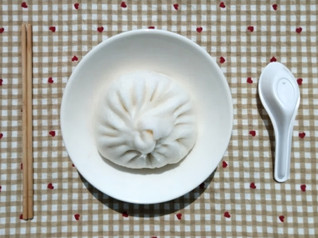 一張含有 餐具, 盤子類餐具, 盤子, 陶瓷 的圖片

自動產生的描述